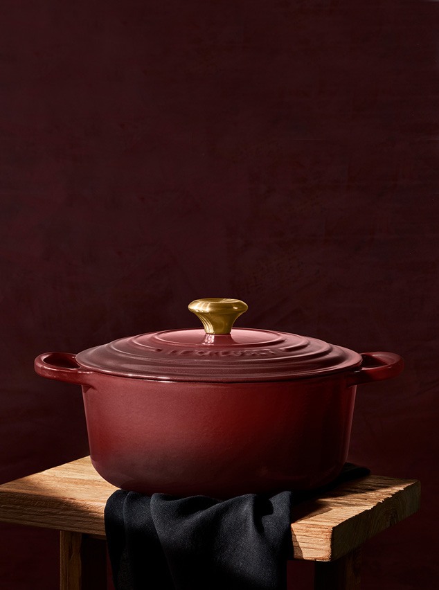 Le Creuset Cocotte redonda de hierro fundido, 24 cm, 4, 2 L, Todas Las  Fuentes de Calor incluso inducción, Cereza, 21177240602430 : :  Hogar y cocina